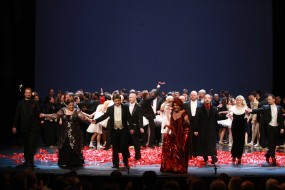 Pokon: operni solisti Matej Vovk, Mirjam Kalin, Branko Robinšak, Marko Kobal, Milena Morača, Jure Kušar,  Jože Vidic, Martina Zadro in Dejan Maksimilijan Vrbančič ter operni in baletni zbor SNG Opera in balet Ljubljana.