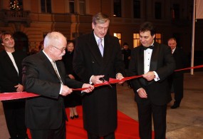 10.12. 2011 ob 20.00 so trak prerezali predsednik republike dr. Danilo Türk, minister za kulturo dr. Boštjan Žekš in ravnatelj ljubljanske operno-baletne hiše Mitja Bervar. 