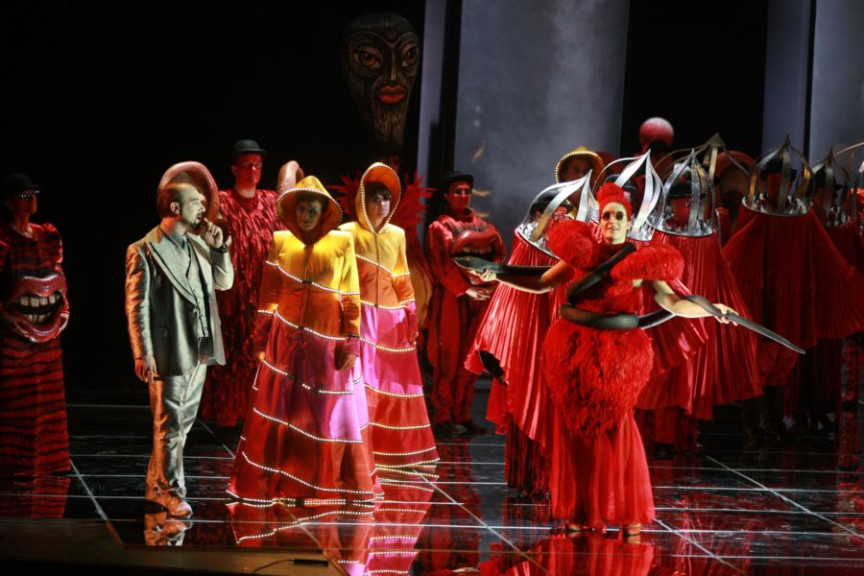 Jože Vidic, Ana Dežman in operni zbor<br />
Foto: SNG Opera in balet Ljubljana / Robert Balen