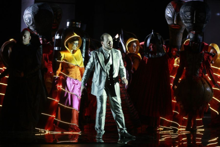 Gregor Zorko, Jože Vidic in operni zbor<br />
Foto: SNG Opera in balet Ljubljana / Robert Balen